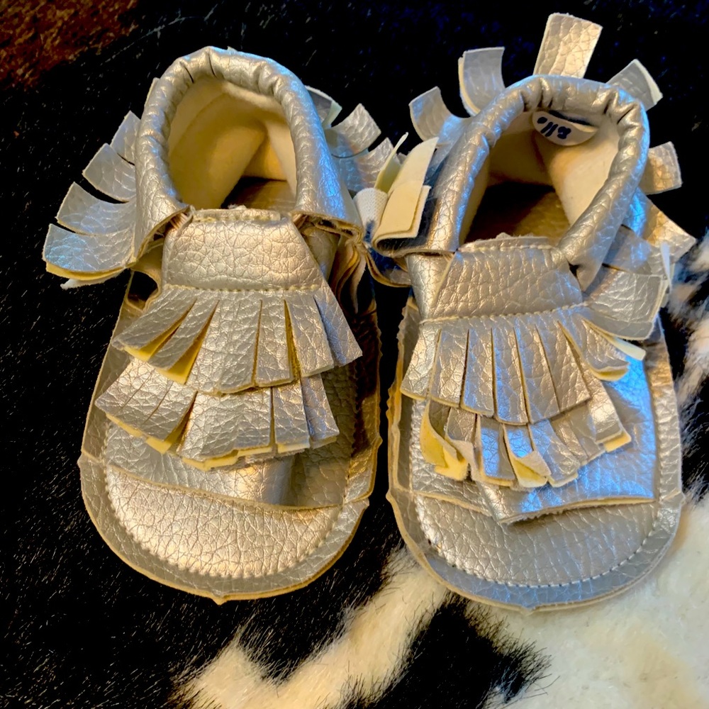 Baby silver moccasins. 6-12M